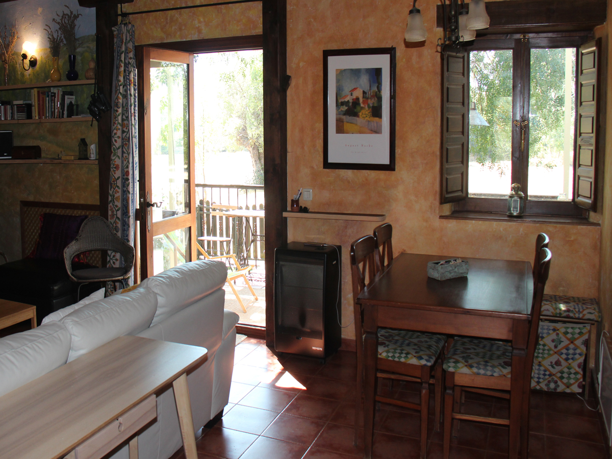 Sal&oacute;n con TV.